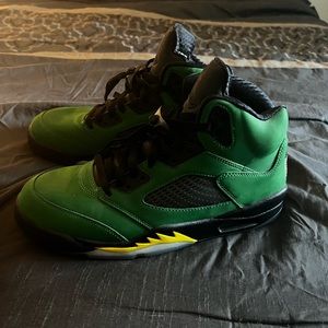 Jordan retro five Oregon ducks Size 11 comes with original box
